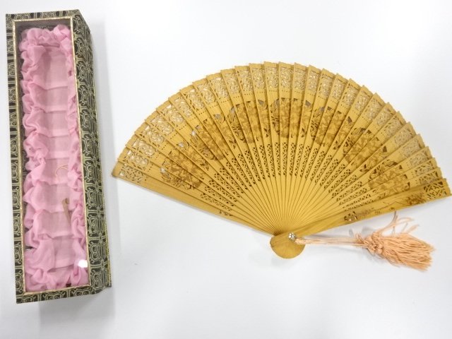JAPANESE KIMONO / ANTIQUE SANDALWOOD FAN